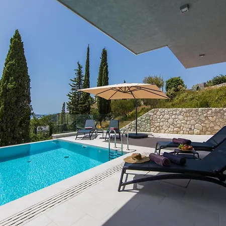 빌라 Luxury Maris 5*