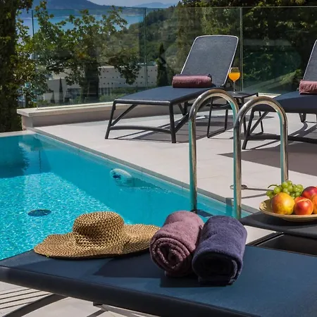 Luxury Maris 5* Villa *