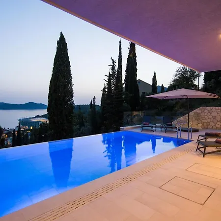 Luxury Maris 5* Villa