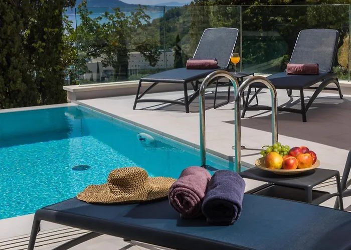 Luxury Maris 5* Villa *