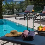 Luxury Maris 5* Vila *