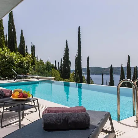 빌라 Luxury Maris 5*
