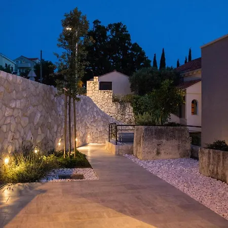 Luxury Maris 5* Vila