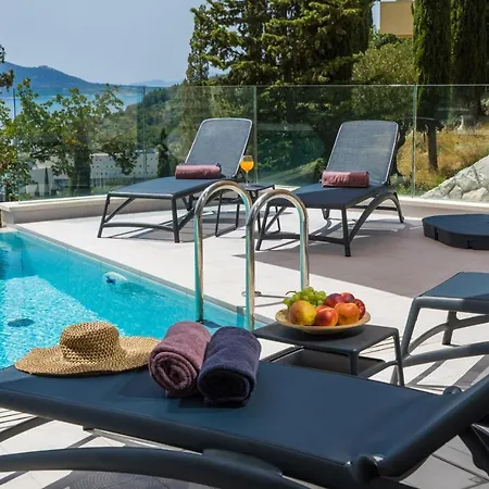 빌라 Luxury Maris 5*